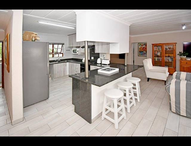 2 BEDROOM APARTMENT FOR SALE IN DOWERGLEN EXT 4